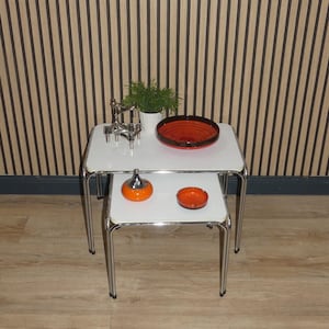 70er Jahre Satztische vintage Nesting Tables Mimi Set seventies weiß /chrom 2er Beistelltisch-Set mid century retro