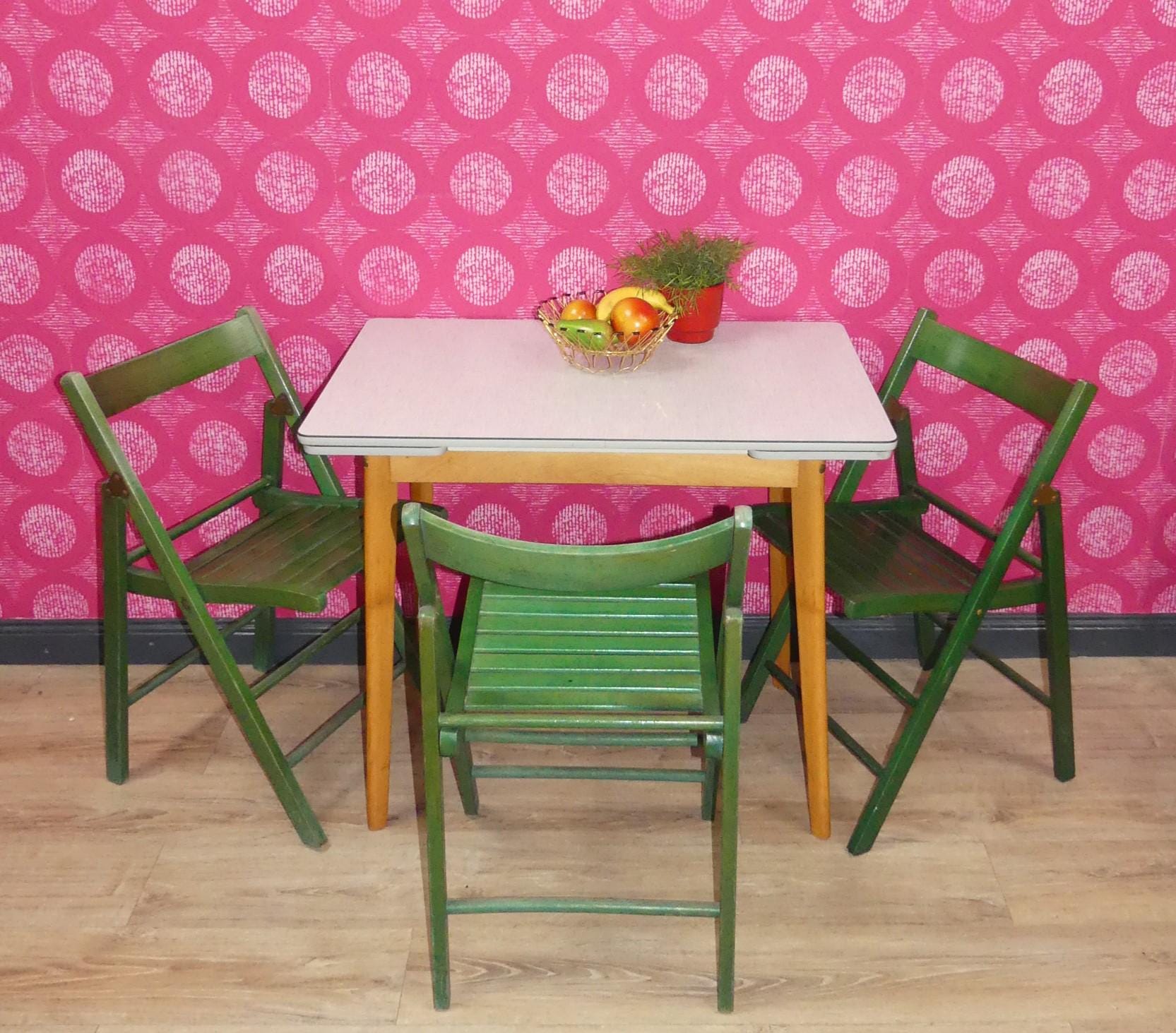 70 年代の、美しいデザインと実用性を兼ね備えた、グリーンの木材で作