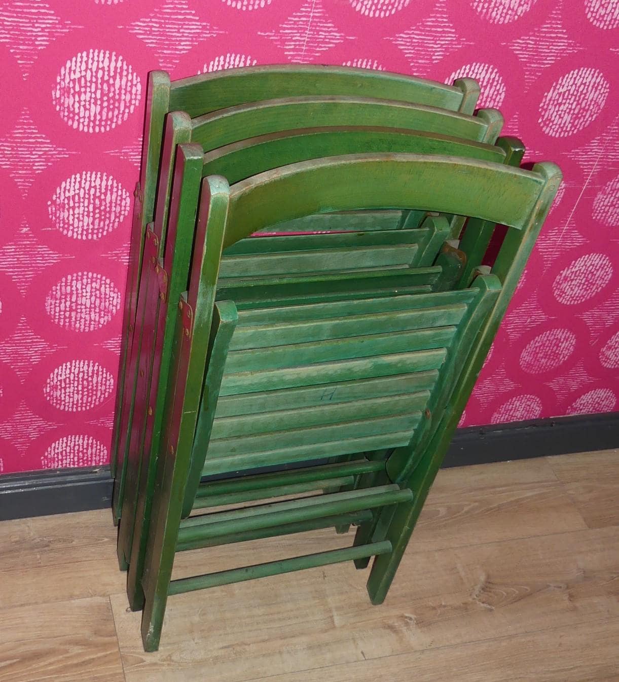 70 年代の、美しいデザインと実用性を兼ね備えた、グリーンの木材で作