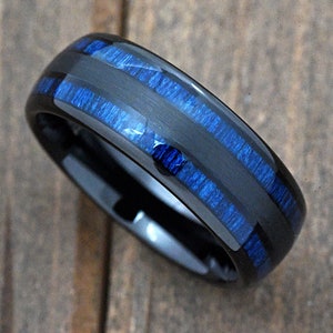 Anillo único de tungsteno negro con incrustaciones de madera azul exótica, cúpula central cepillada, ajuste cómodo, grabado, 8 mm, alianza de boda, anillo de aniversario, regalo