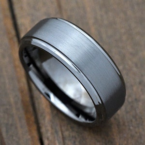 8mm Brushed Center Gunmetal Dark Grey Tungsten Carbide Wedding Ring Comfort Fit Minimalist Mens Engagement Band Promise Anniversary Gift