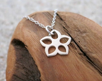 Sterling Silver Flower Charm Necklace Nature Jewelry Simple Flower Necklace Everyday Summer Wear