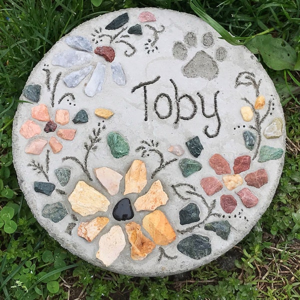 Pet Memorial Stepping Stone, Personalized - Garden Decor, All-Natural Mosaic Stepping Stone, Garden Art, Garden Sign, Yard Art - 8" or 13"