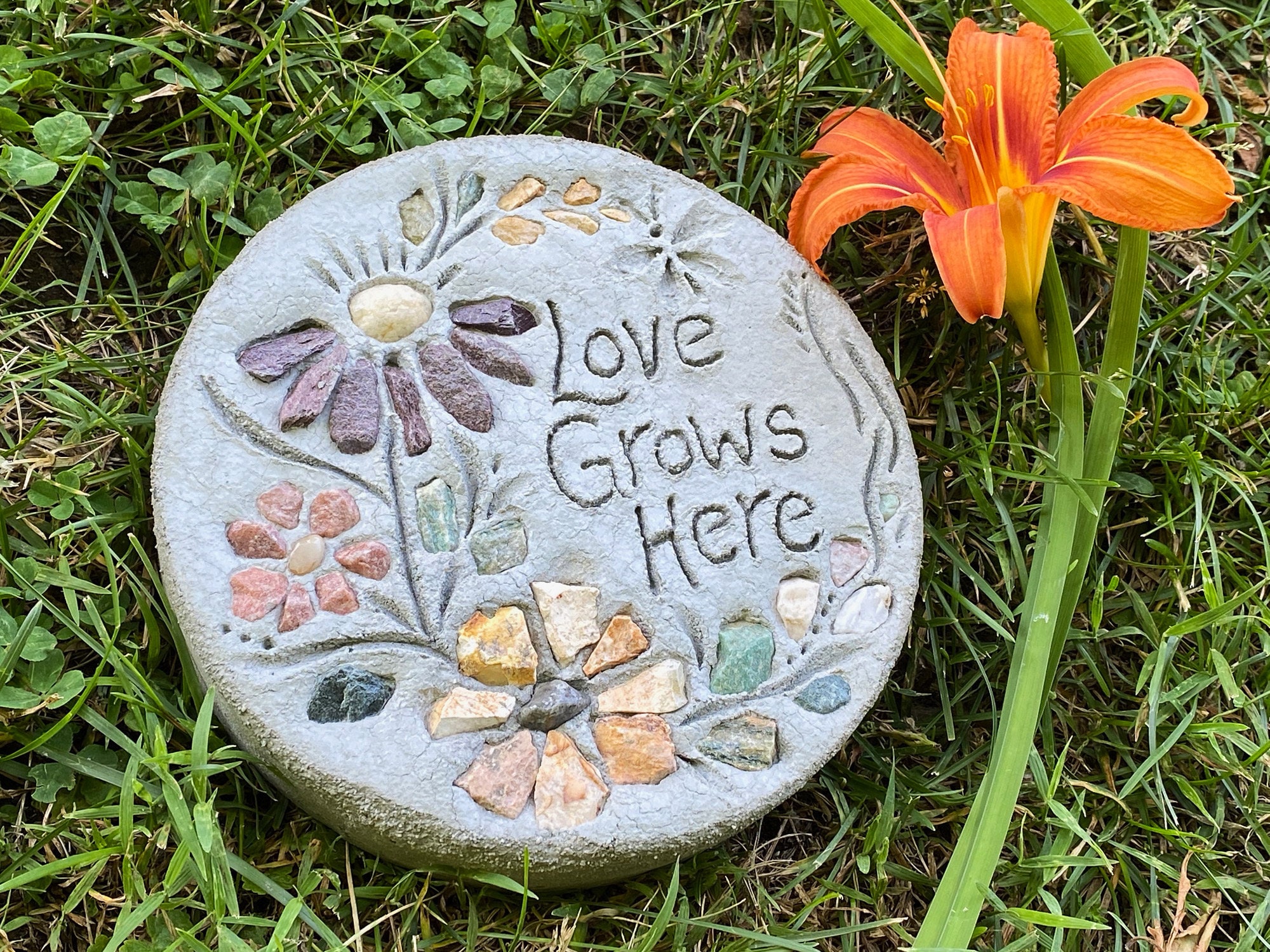 Love Blooms Here Personalized Standing Garden Stone, Garden Decoration,  Gifts for Her, Mother's Day Gift. Personalized Gifts for Mom 