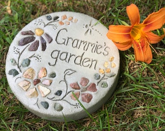 Engraved Grandma's Garden Stepping Stone - Personalized Gift - Garden Decor, Garden Art, Grandmother Gift, Mosaic Yard Art, 8" or 13" Round