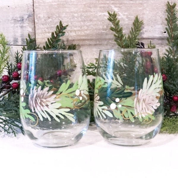 Pinecone Wreath Holiday Christmas Stemless wine glass tumbler, hand painted 17oz. custom wine glass gift for friends and family
