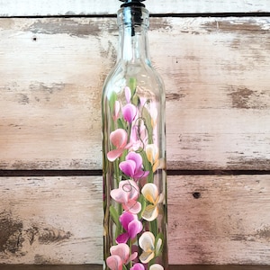 Hand painted Sweet Peas, Dish Soap Dispenser Bottle for Kitchen, Mothers Day, Housewarming, April Birthday, Teachers Gift
