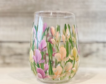 Painted Sweet Peas STEMLESS Wine glasses.  Hand painted Wine tumbler Perfect for your favourite wine.