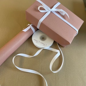 Blassrosa Kraft Braun Recyceltes und wiederverwertbares Geschenkpapier 50 cm breit - 2 / 5 / 10mtrs optional als Geschenk