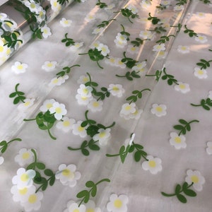 Daisies White Cellophane Gift Wrap 80cm wide  5 / 10 / 20 metre roll or 2 metre folded sheet