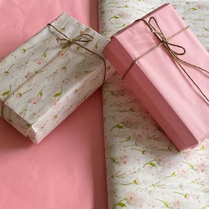 Gemustertes Seidenpapier Blühende Felder Rosa Floral & Glatt Rosa Mischpackung Luxus-Blätter Eco-Geschenkverpackung recycelbar Basteln, Körbe, Verpackung