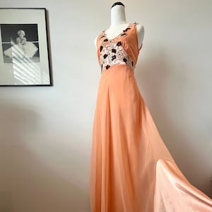 Absolutely divine vintage chiffon 70s satin lace peach cottage gown dress M