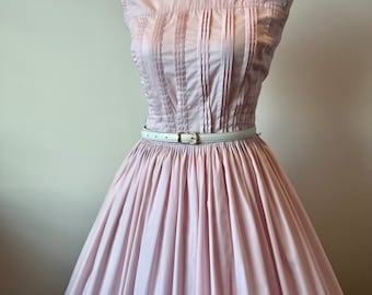 Beautiful 50s original vintage baby pink cotton full skirt dress S