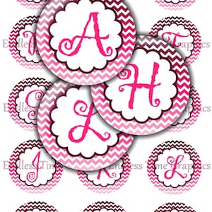 Alphabet Bottle Cap Images. Imágenes de la tapa de la botella de la letra. Imágenes iniciales de la tapa de la botella. Cadenas de llave iniciales. Alfabeto digital. Círculos de letras. 067