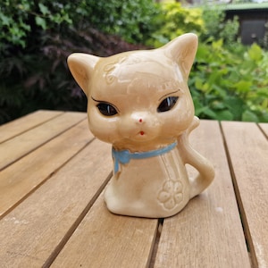 Vintage kitsch cat piggy bank or money box circa 1950-60&#39;s Made in China.