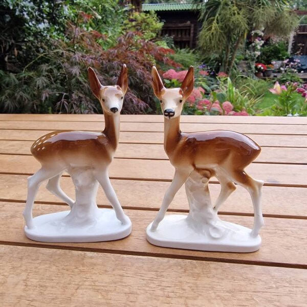Paire de figurines de cerfs vintage par Carl Scheidig pour la porcelaine Grafenthal vers l'Allemagne des années 1960.