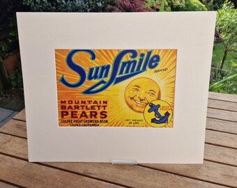 Étiquette de caisse vintage Pears Mountain Barlett SunSmile imprimée avec une bordure blanche.