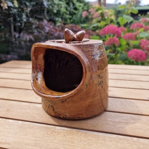 cochon salé vintage, poterie d&#39;atelier en grès vers 1960/70 avec marque du fabricant et conception de gland.