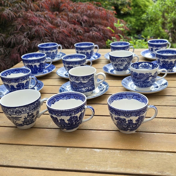 Zestaw filiżanek i spodków Vintage Willow: niebiesko-biała porcelana