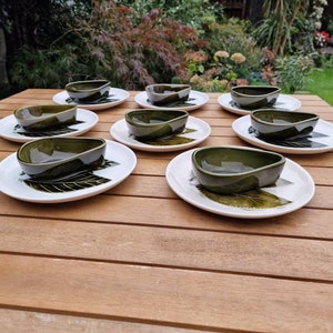 Individually available Secla starter bowls in the shape of an avocado with leaf design on the side plates. Vintage and from Portugal.