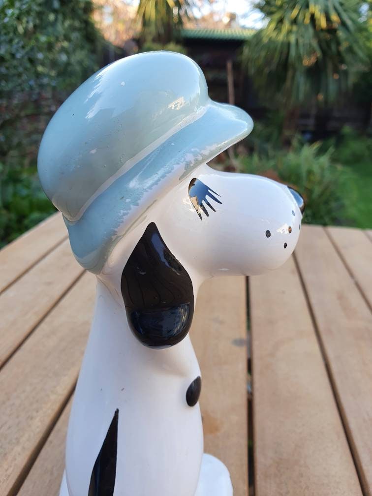 青い帽子をかぶった陶器のスヌーピー犬の置物 - Etsy 日本