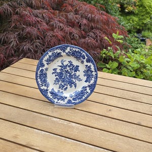 1 x vintage side plate &#39;Asiatic Pheasants&#39; Enoch Wedgwood, 19cm diameter with serrated edge.