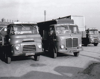 black and white lorry photo, British Road Services, Austin & AEC, 997 MWl (Austin) - 40 FJO (AEC), 6x4 inches