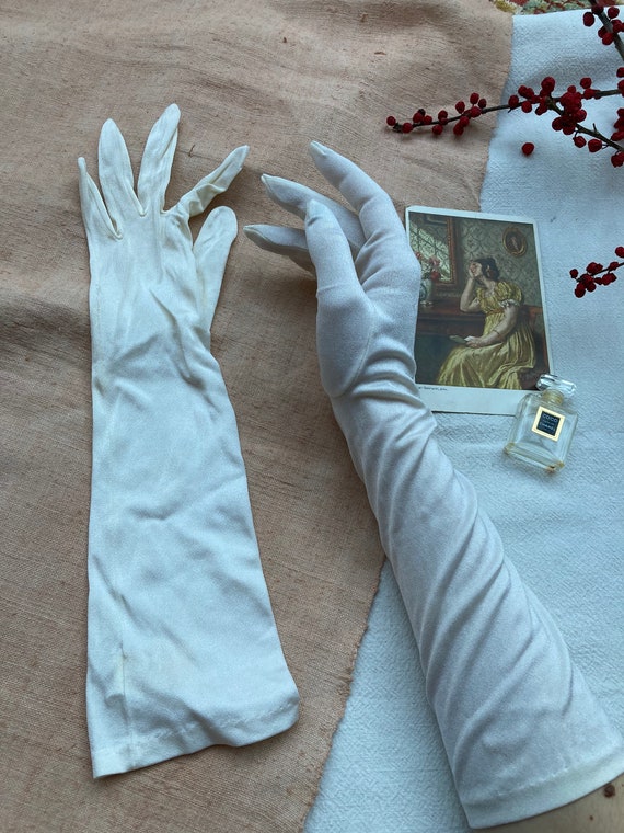 Vintage white cream elastic pearlescent satin wed… - image 4