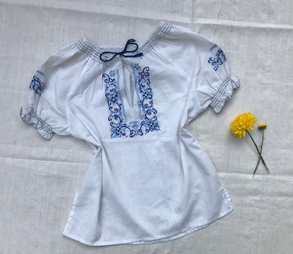 Vintage 70s boho hippie blue and white short puff