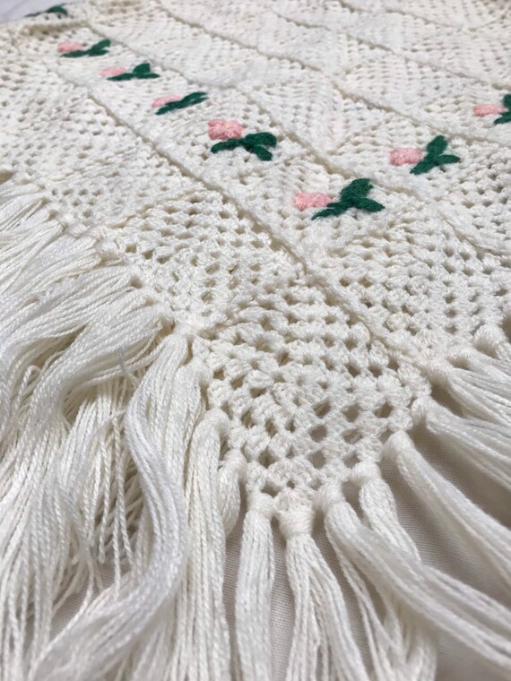 Vintage hand knitted crochet embroidered cream pi… - image 3