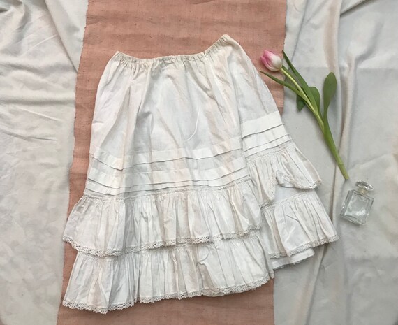 Antique vintage collectible 40s linen cotton ruffl