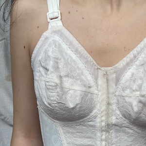 Vintage witte kant kogel longline beha korset bustier 36B medium kleine brede riem romantische jaren &#39;50 jaren &#39;60 lingerie la perla stijl bruidsbruiloft