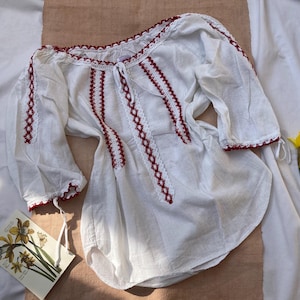Hungarian peasant embroidered folk shirt top blouse estern european cream ivory white lace 3/4 sleeve gauze linen cotton red