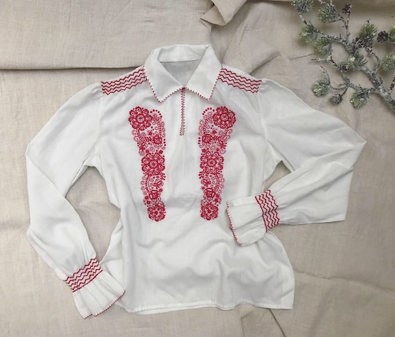 Vintage Hungarian hand embroidered peasant folk bl