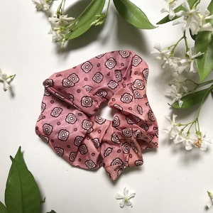 Pink vintage pure silk scrunchie medium fluffy handmade pattern french style pastel hair accessory ponytail hairtie couture black
