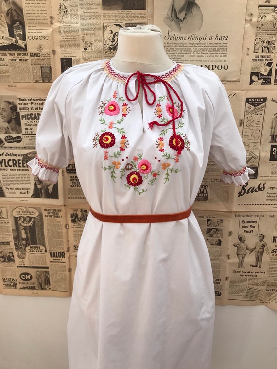 Vintage rare Hungarian peasant dress embroidered flor… Gem
