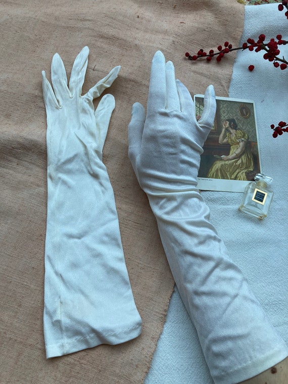 Vintage white cream elastic pearlescent satin wed… - image 1