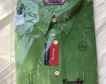 Dead stock vintage men’s long sleeve grass green corduroy button down shirt 1990’s spring