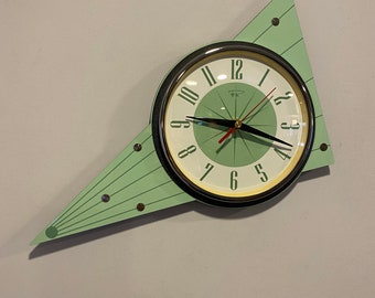 Formica Lucite Atomic Meteor Wall Clock from Royale - 1970's Retro style in Mint Cocktail Green