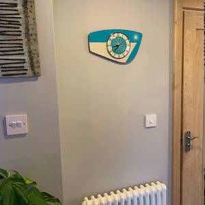 Horloge murale en formica faite main en turquoise de Royale Style rétro atomique français du milieu du siècle avec un design en formica étoile image 6