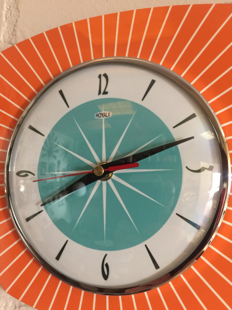 Horloge murale asymétrique faite main en formica mandarine avec visage turquoise de Royale Style rétro atomique français du milieu du siècle image 4