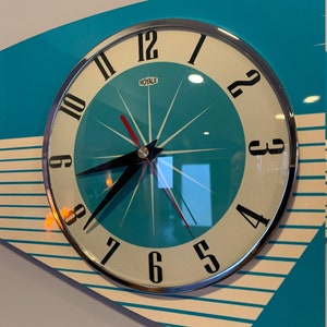 Horloge murale en formica faite main en turquoise de Royale Style rétro atomique français du milieu du siècle avec un design en formica étoile image 4