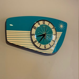 Horloge murale en formica faite main en turquoise de Royale Style rétro atomique français du milieu du siècle avec un design en formica étoile image 2