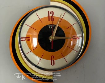 Meistverkaufte Royalexe Spinning Meteor Caravan-Wanduhr von Royale in Tangerine Orange – Midcentury Atomic Jetsons Retro in kostenloser Geschenktüte