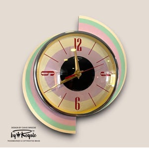 Horloge murale atomique rose pastel : style Jetson Mid-Century moderne