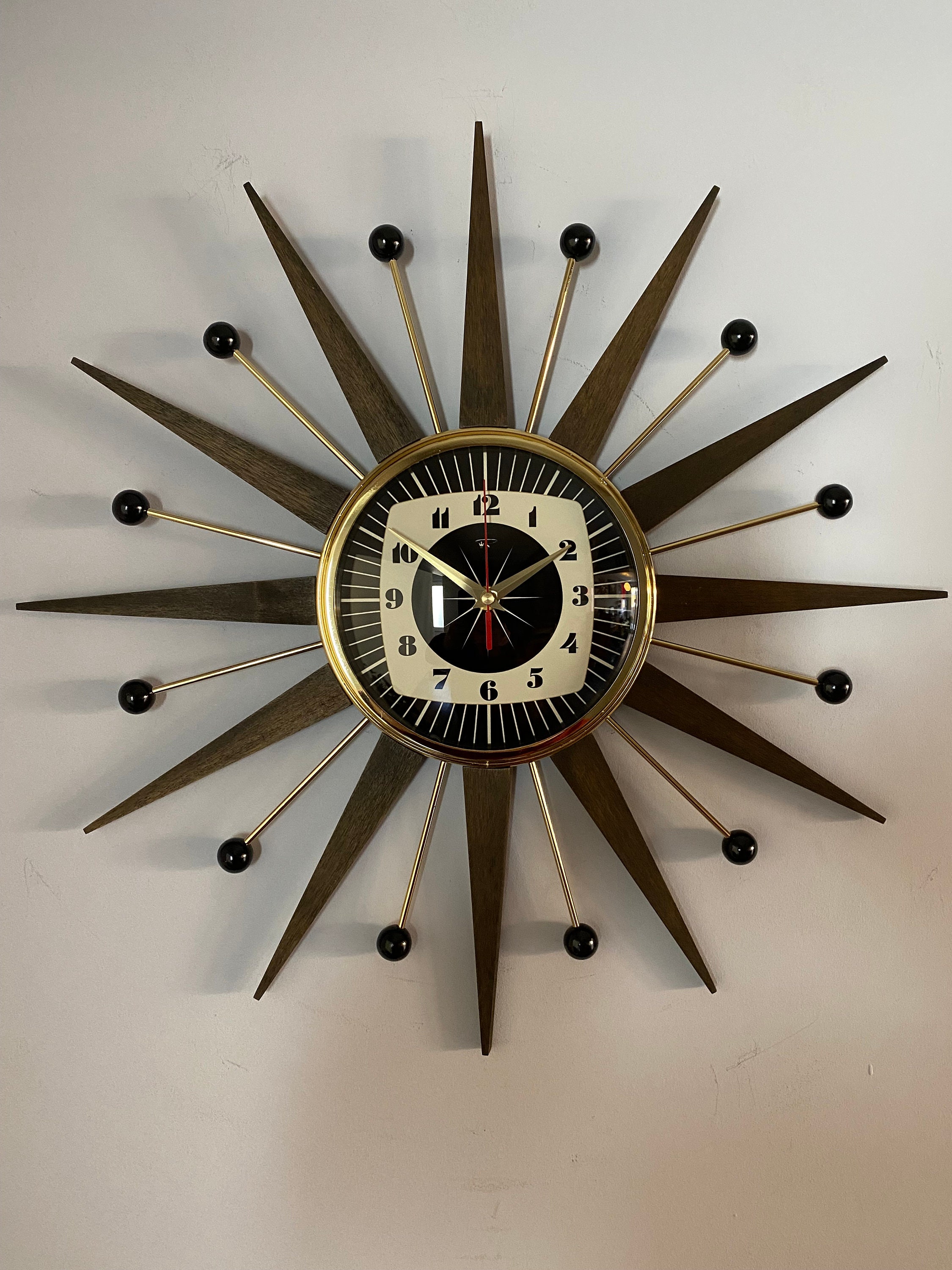 Mid-Century MODERN 掛け時計 Handmade Mid Century Starburst Clock: Walnut Teak Rays, Goldtone