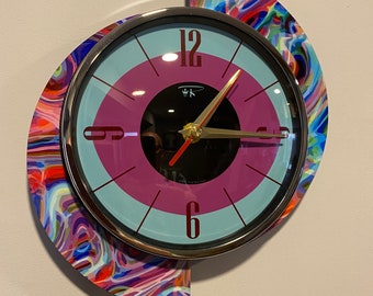 Reloj de pared psicodélico giratorio con forma de caravana de fórmica de meteorito de Royale: estilo retro atómico de mediados de siglo de los años 70.