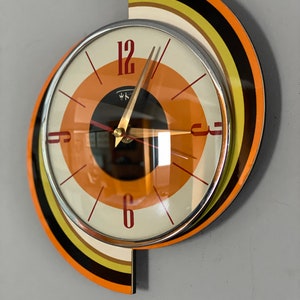 Horloge murale Royalexe pour caravane avec météores en rotation les plus vendues par Royale en orange mandarine Rétro Mid-Century Atomic Jetsons dans un sac cadeau gratuit image 4