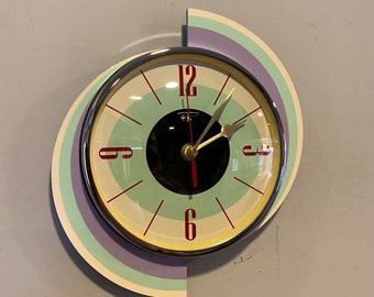 Horloge murale de caravane en formica météore, gravée en couleur de Royale - Style rétro atomique des années 1970.