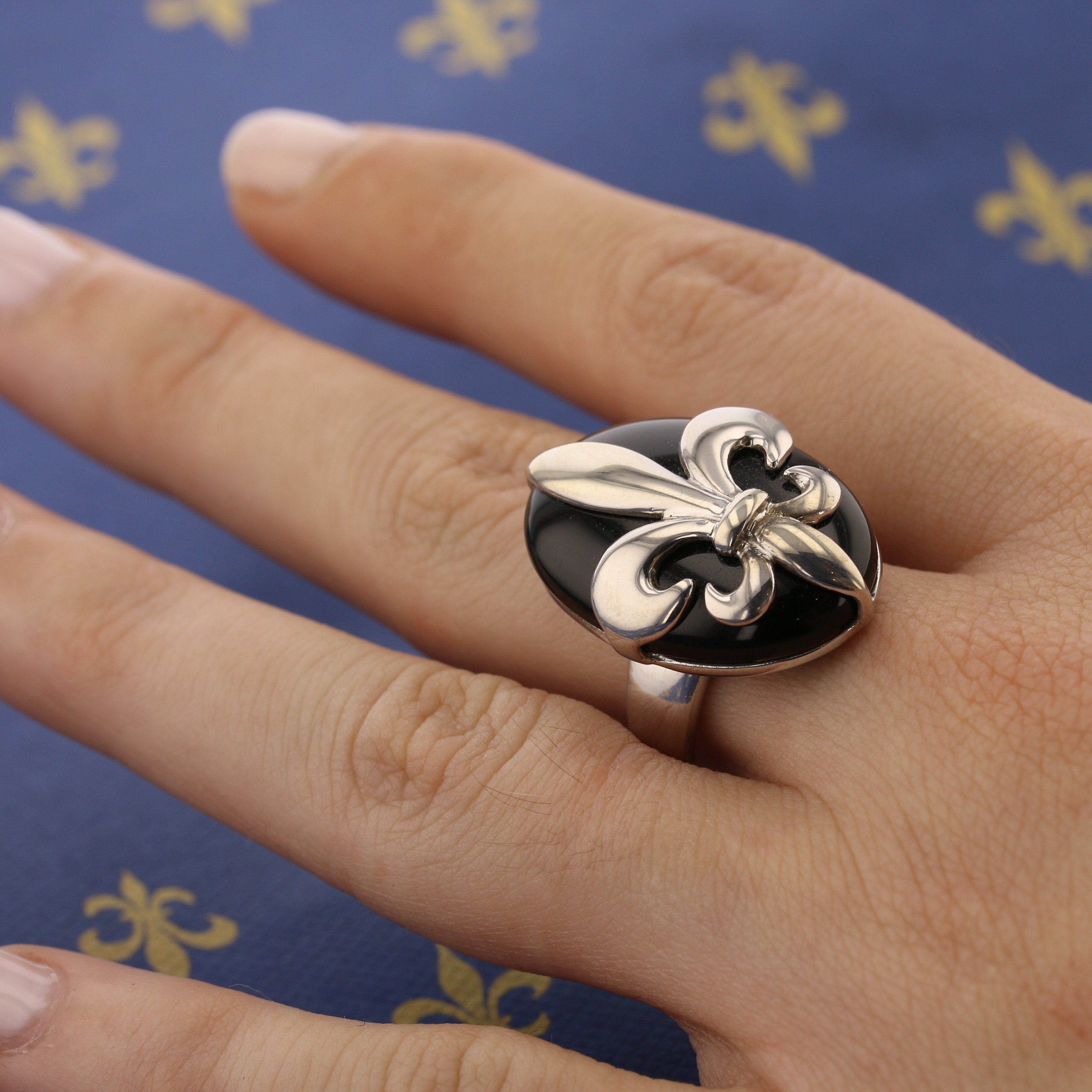 Sterling Silver Rhodium Plated Black Enamel Fleur de lis Pendant Sterling Silver Rhodium Plated Black Enamel Fleur de lis Pendant